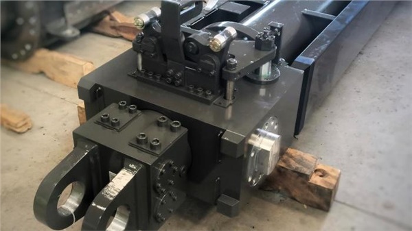 新一代雙側銷插銷機構600V8成功下線 新一代雙側銷插銷機構600V8成功下線