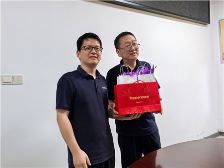 致敬韶華,感恩同行  致敬韶華,感恩同行